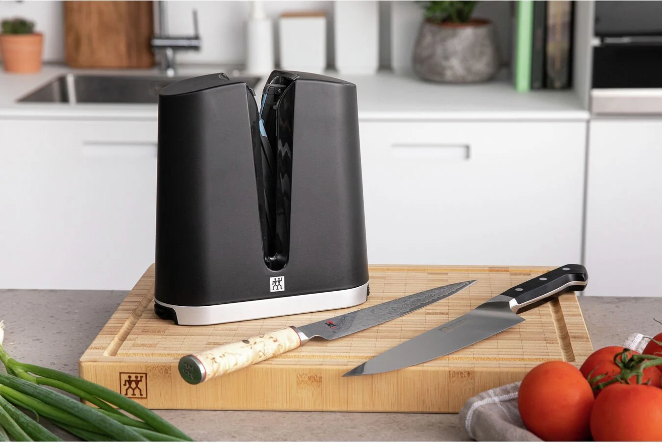 Zwilling V-EDGE knife sharpener: 8cm, black ABS | 32605-000 - Inhomebuy