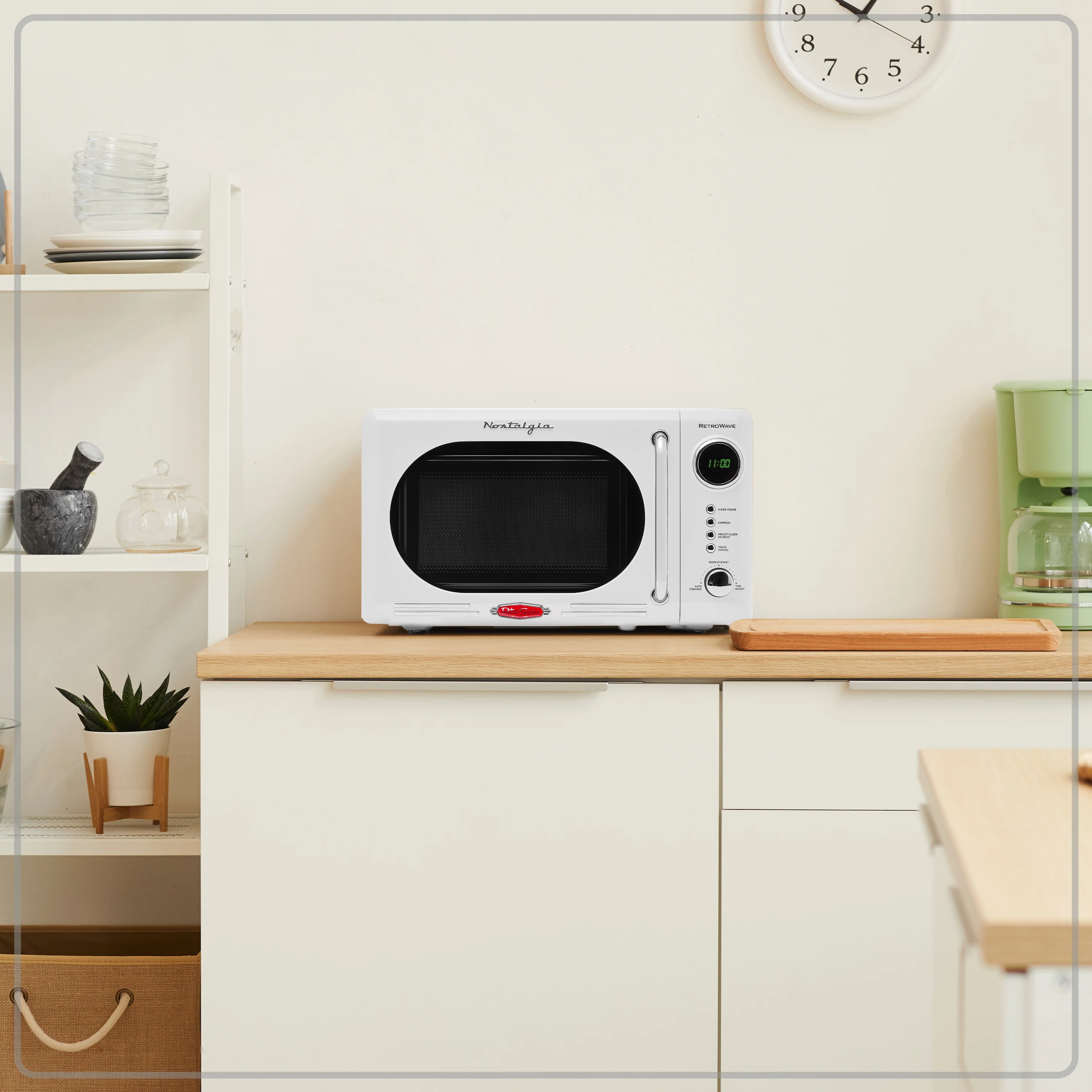 Retro 0.7 Cubic Foot 700-Watt Countertop Microwave Oven - White - Inhomebuy