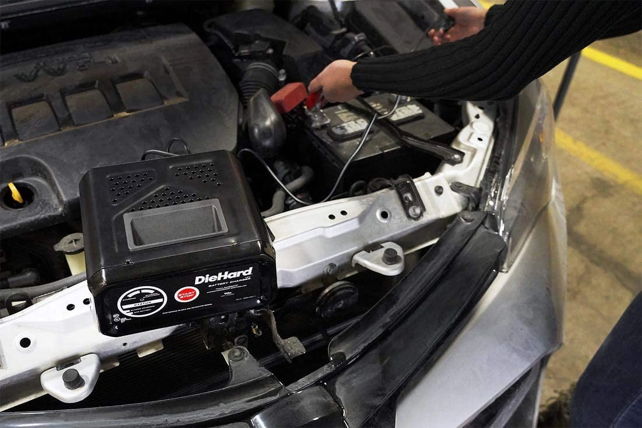 DieHard Automatic 12 V 10 amps Battery Charger - Inhomebuy