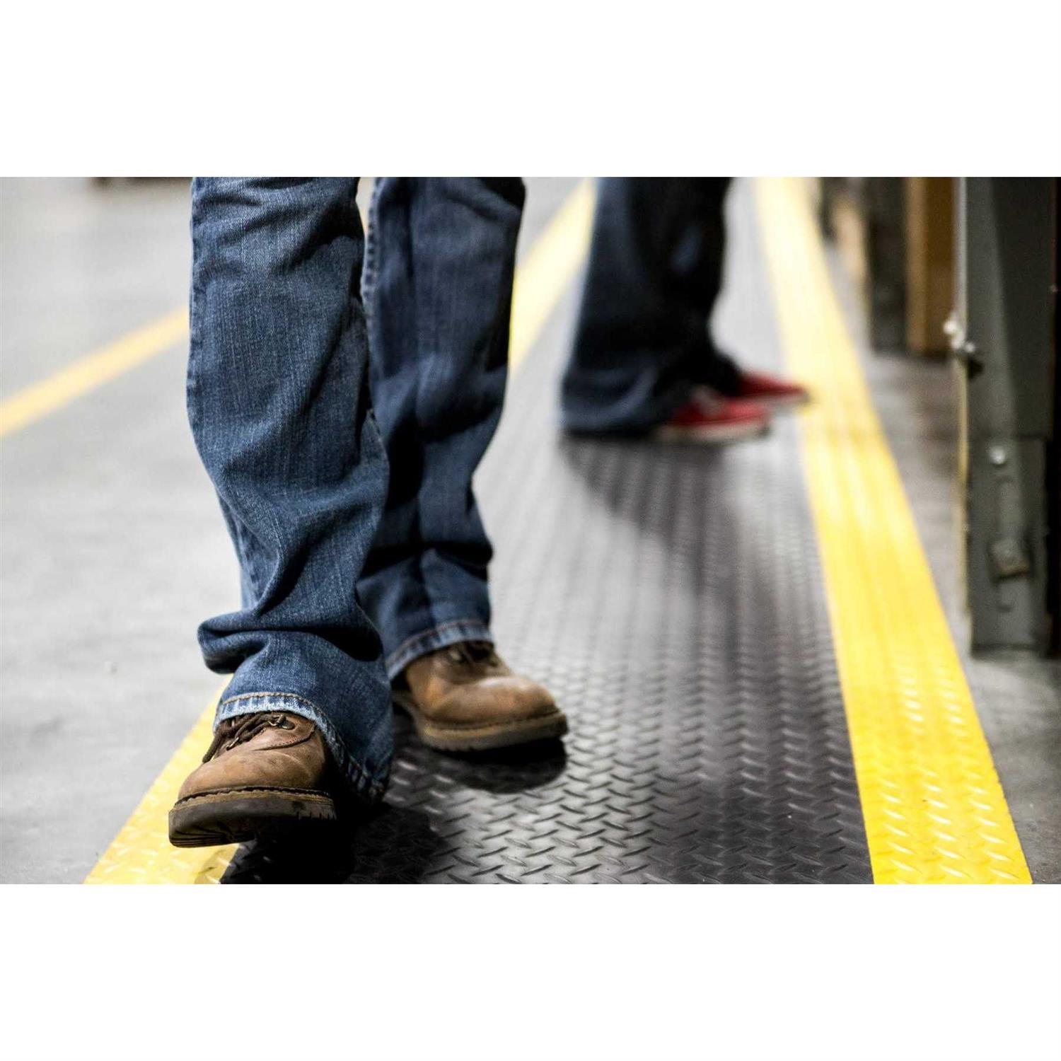 Wearwell Diamond-Plate SpongeCote Mat - Inhomebuy