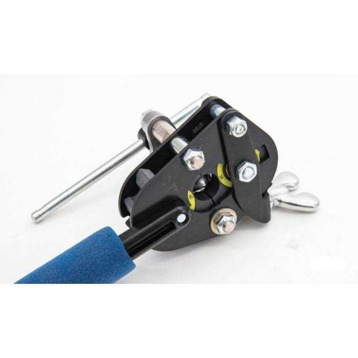 Yellow Jacket 50 ft. 14/3 SJTW Outdoor Medium-Duty Lock Jaw Extension Cord 2734 - Inhomebuy