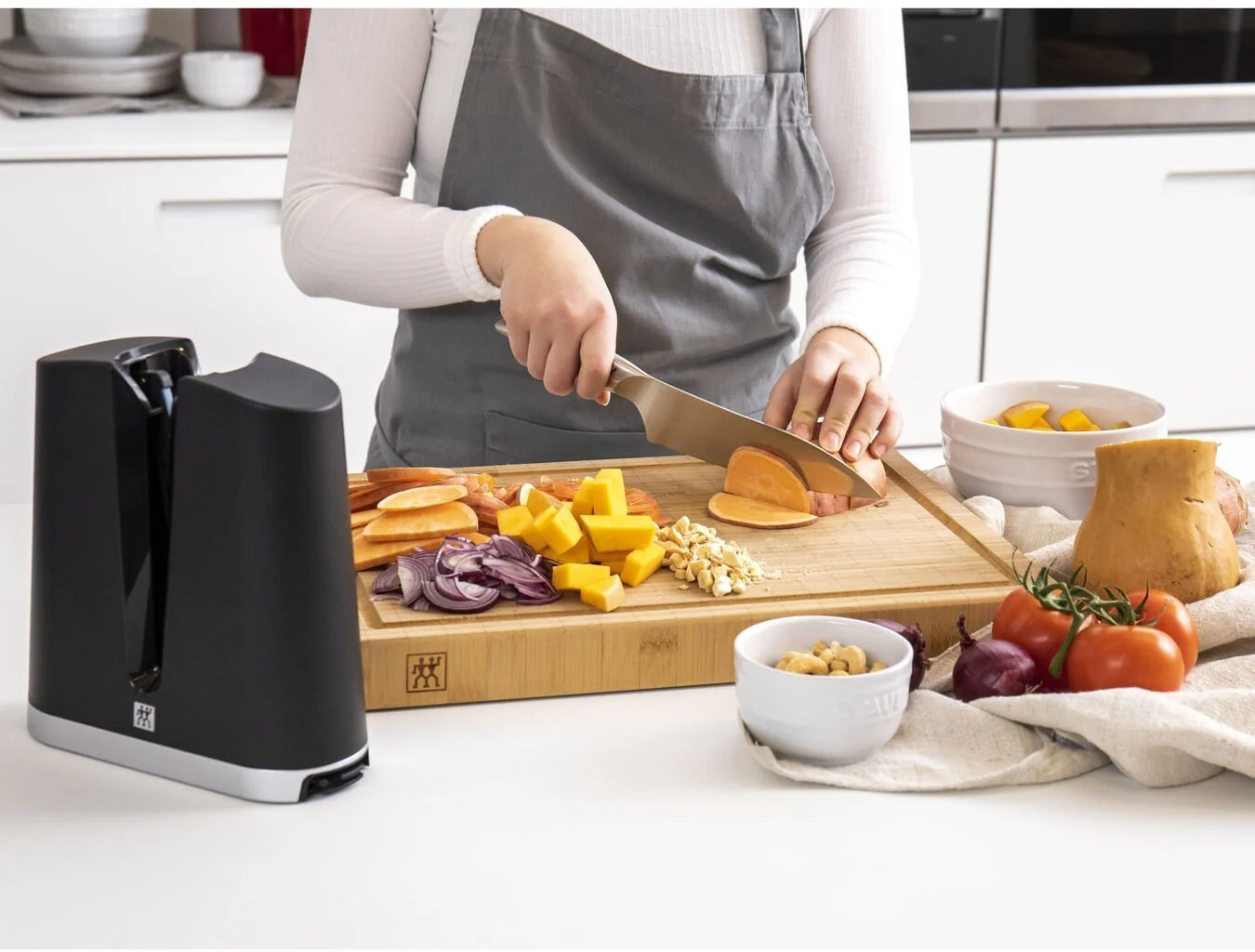 Zwilling V-EDGE knife sharpener: 8cm, black ABS | 32605-000 - Inhomebuy