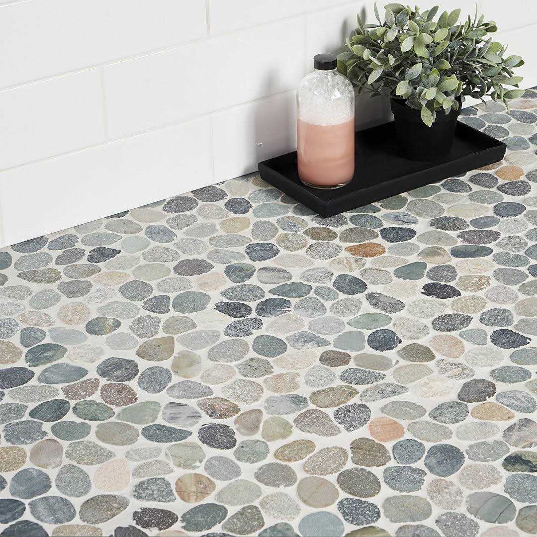 Countryside Sliced Round 11.81 in. x 11.81 in. Nature Stone Pebble Mosaic Floor and Wall Tile Ivy Hill Tile - Inhomebuy