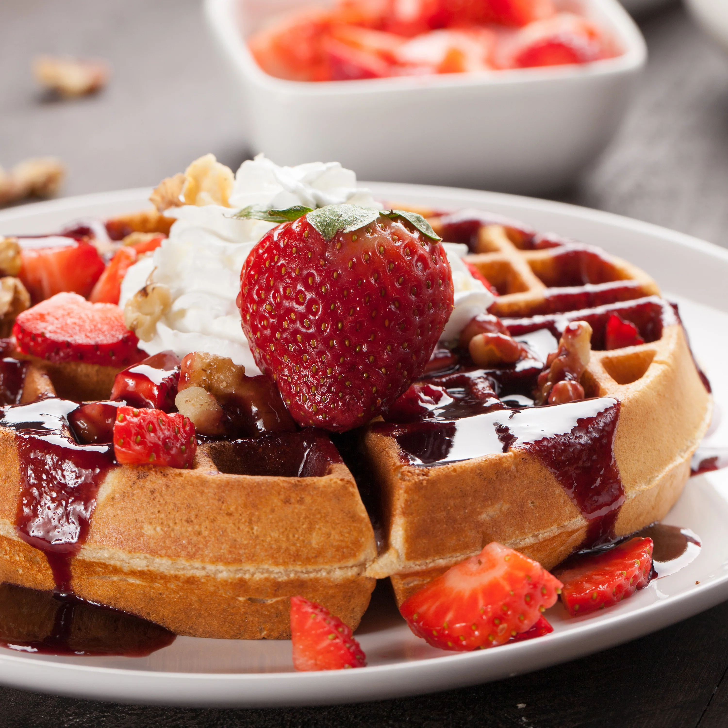 HomeCraft�?7-Inch Round Belgian Waffle Maker - Inhomebuy