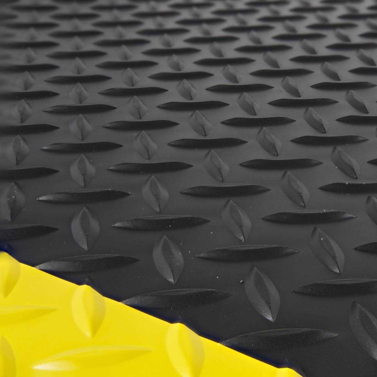 Wearwell Diamond-Plate SpongeCote Mat - Inhomebuy