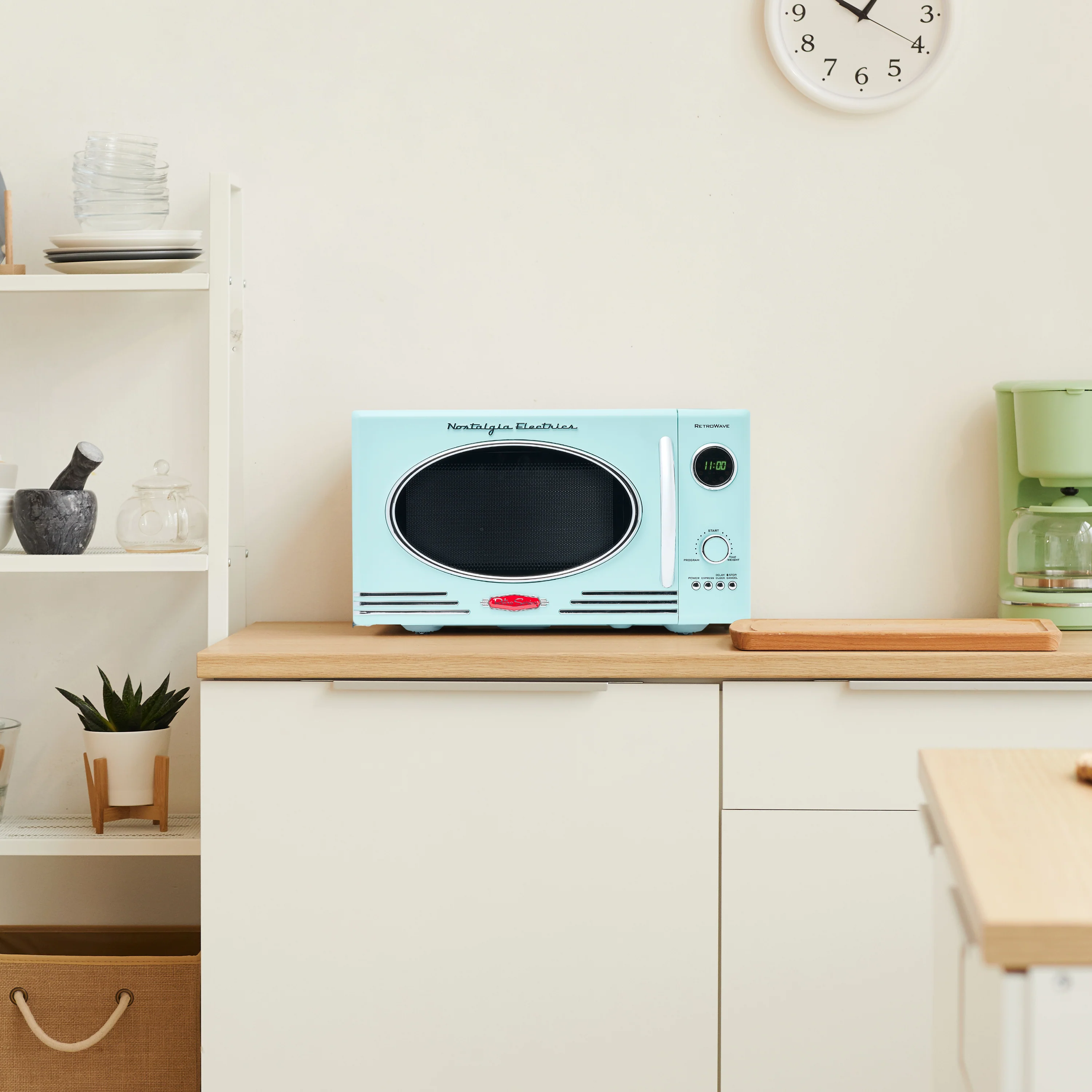 Retro 0.9 Cubic Foot 800-Watt Countertop Microwave Oven - Aqua - Inhomebuy