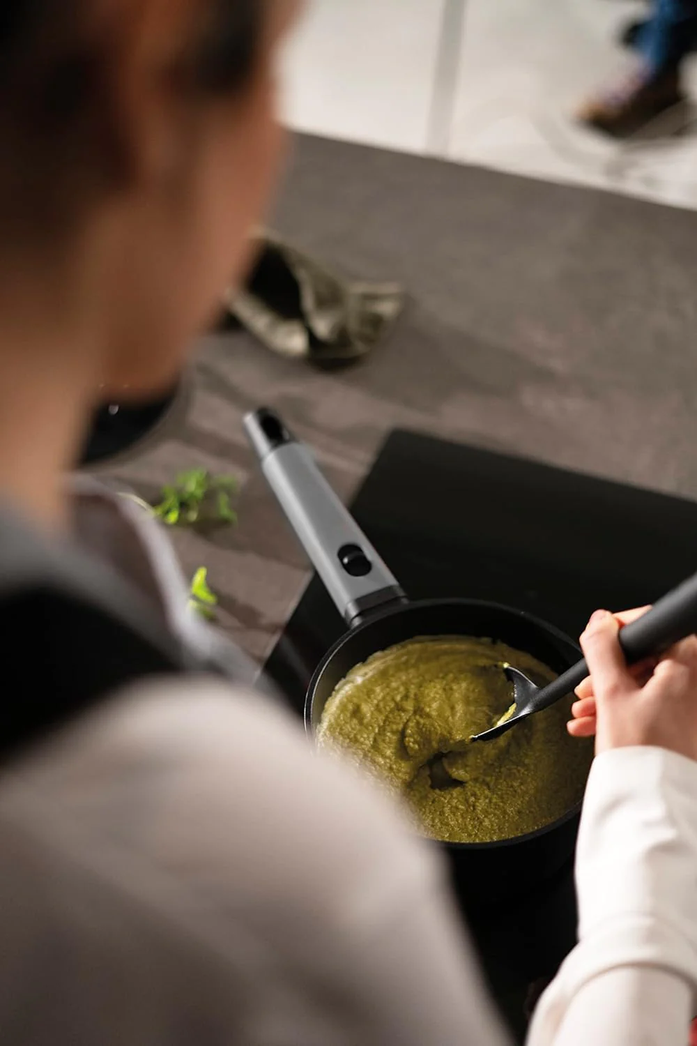 One-Handed Casserole Cook & Space 18 cm, Black - Inhomebuy