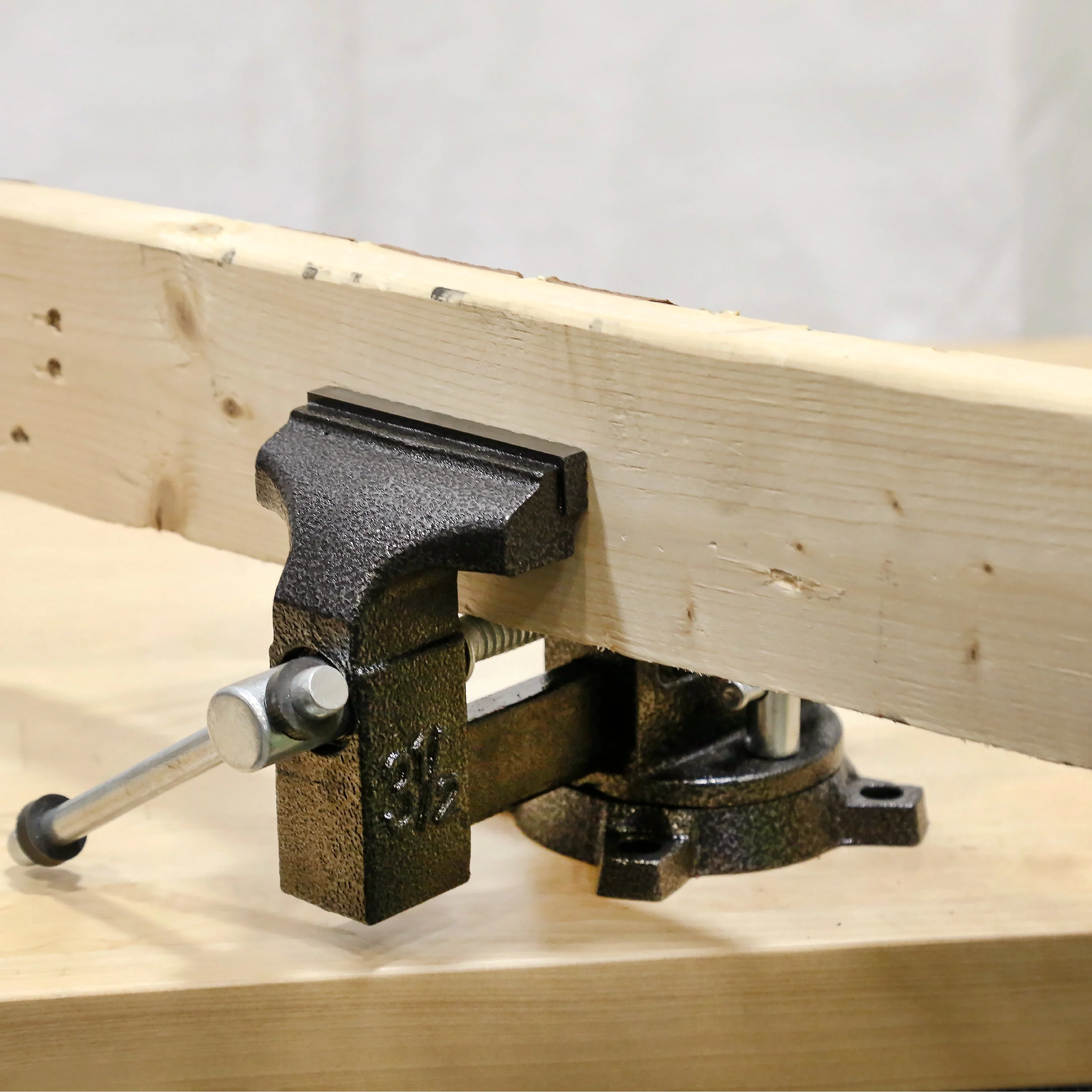 Hyper Tough 3-1/2-Inch Light-Duty Vise, 42935 - Inhomebuy