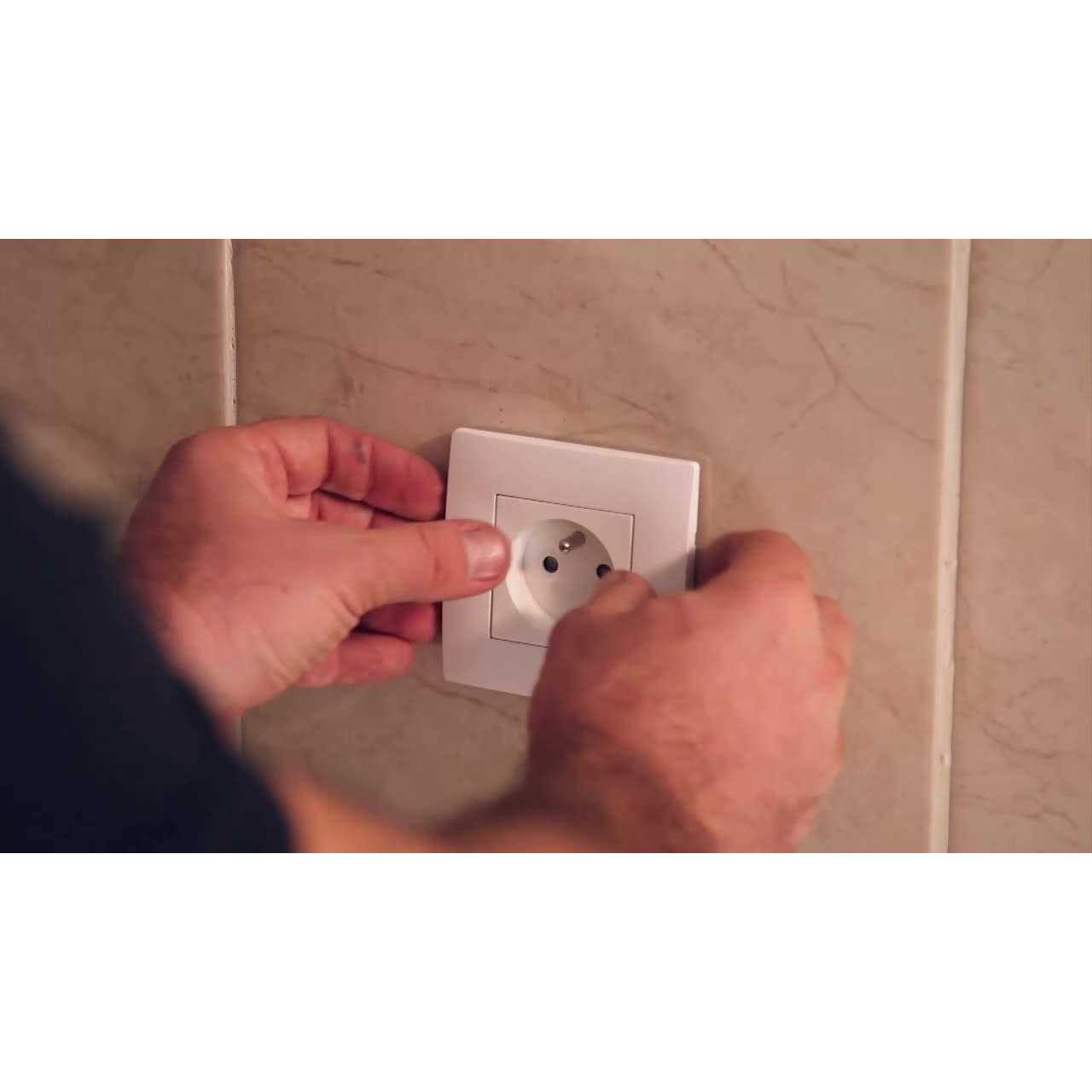 Wilderness 18.5 x 24.3 Vinyl Wall Paneling in Snow White Innovera Decor by Palram - Inhomebuy